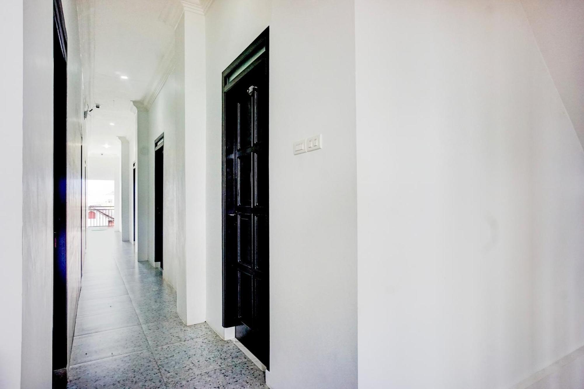 Capital O 94254 Dental Inn Banda Aceh Eksteriør billede